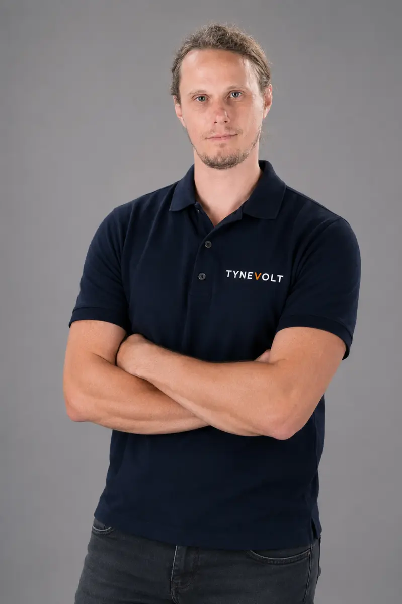 Andrew, Tynevolt director and electrician